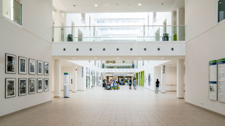 Die Lobby im Albertinen Krankenhaus/Albertinen International in Hamburg